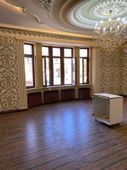 Срочно продается большой угловой дом на Саламатина