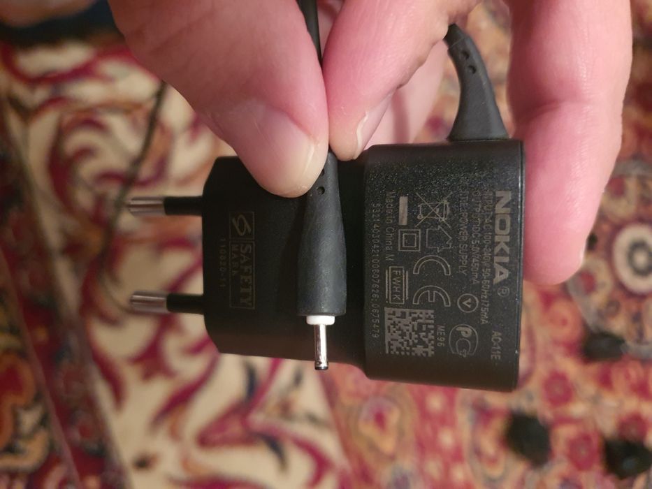 Зарядни за нокиа и самсунг