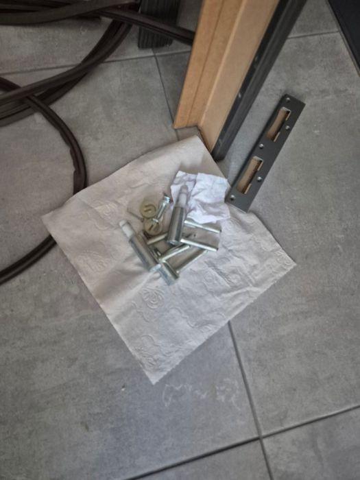 Врата с каса и панти