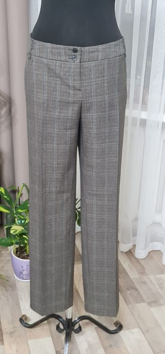 Женские прямые брюки.