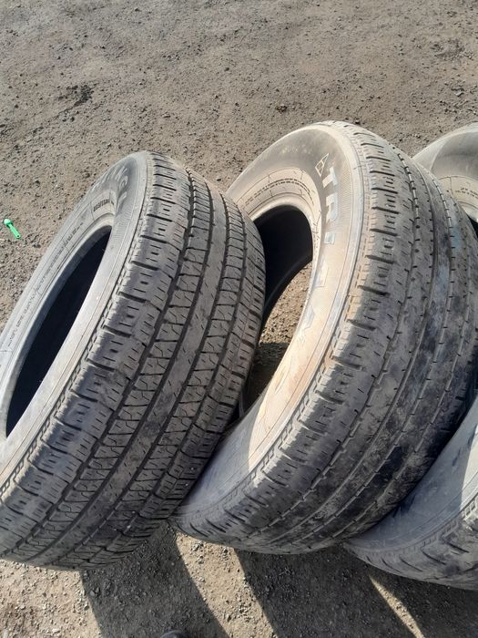 Продам комплект резины на тайоту прадо