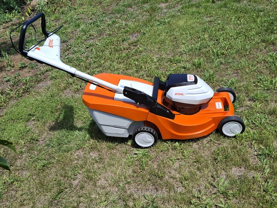 Mașină de tuns gazon Stihl RMA 448.0 TC