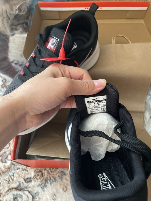 Nike кроссвки новые