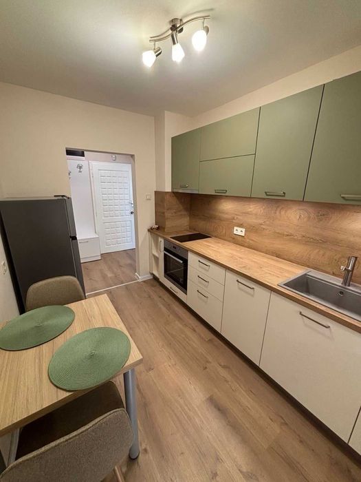 Дава се под наем Двустаен апартамент в Пловдив, Център - 56 кв.м за 561 € - Снимка #1