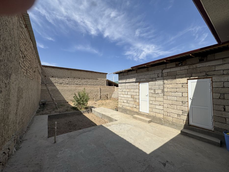 Фарход савхозда 3 сотихлик уй сотилади (бази жихозлари билан)