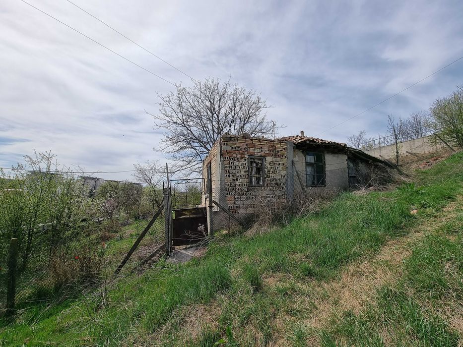 1655-Продава се едноетажна къща за събаряне в кв. "Хърсате"!