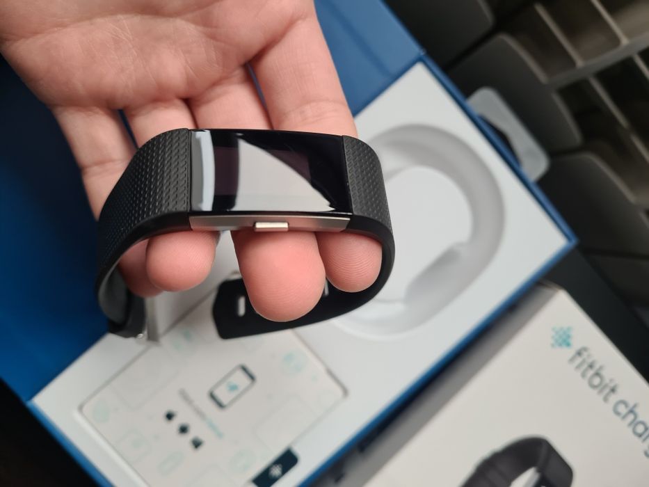 Vand Fitbit charge 2 full box
