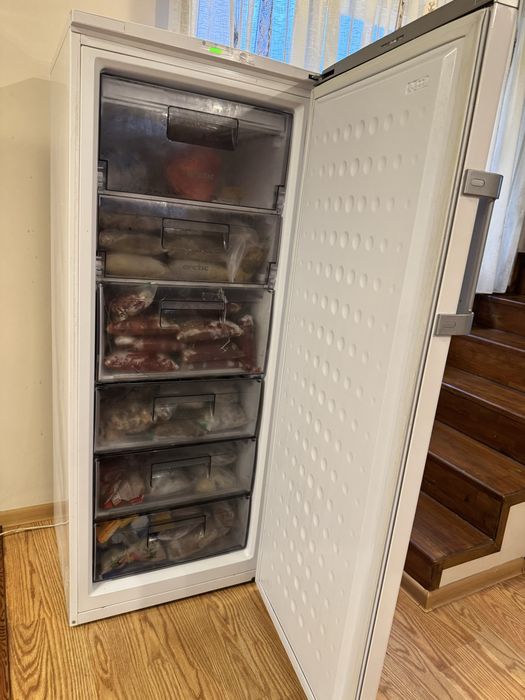 Congelator vertical Arctic AC256+ – 215 L, 6 sertare, stare bună