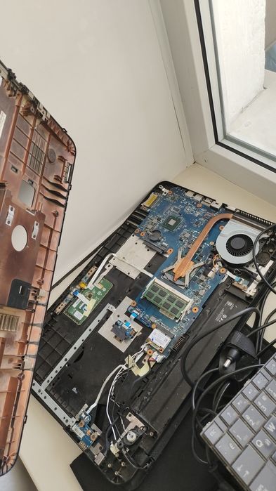 Продам ноут на запчасти