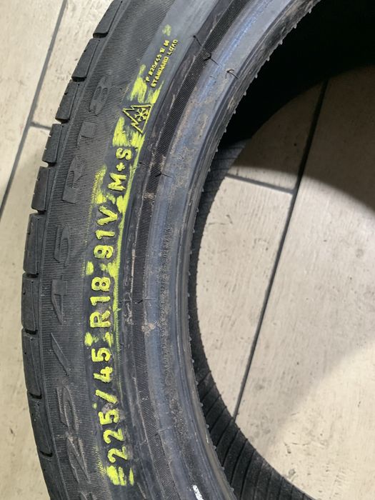225 45 18 run flat all season