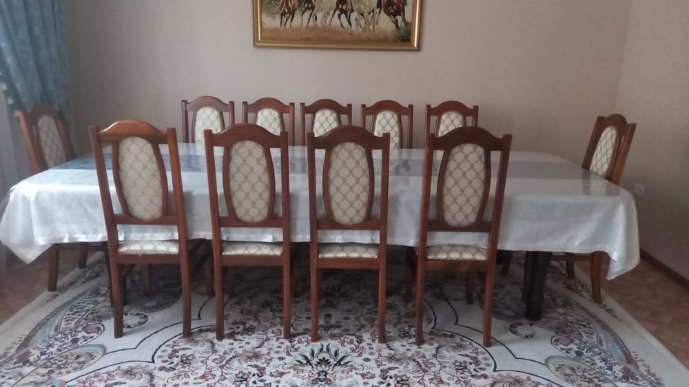 Продам  гостиный стол и стулья