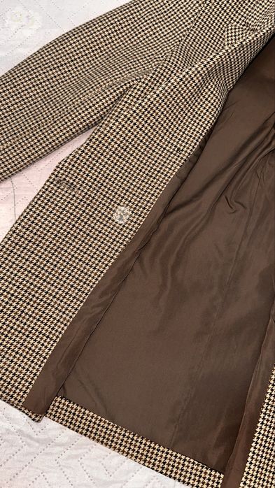 Бежевый классический пиджак