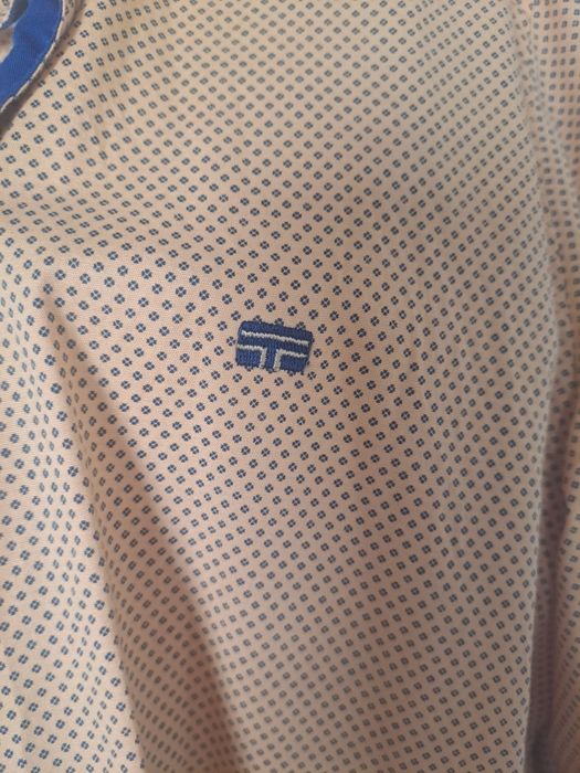 Продавам 2 бр.  мъжки ризи и 1 бр.   мъжки панталон