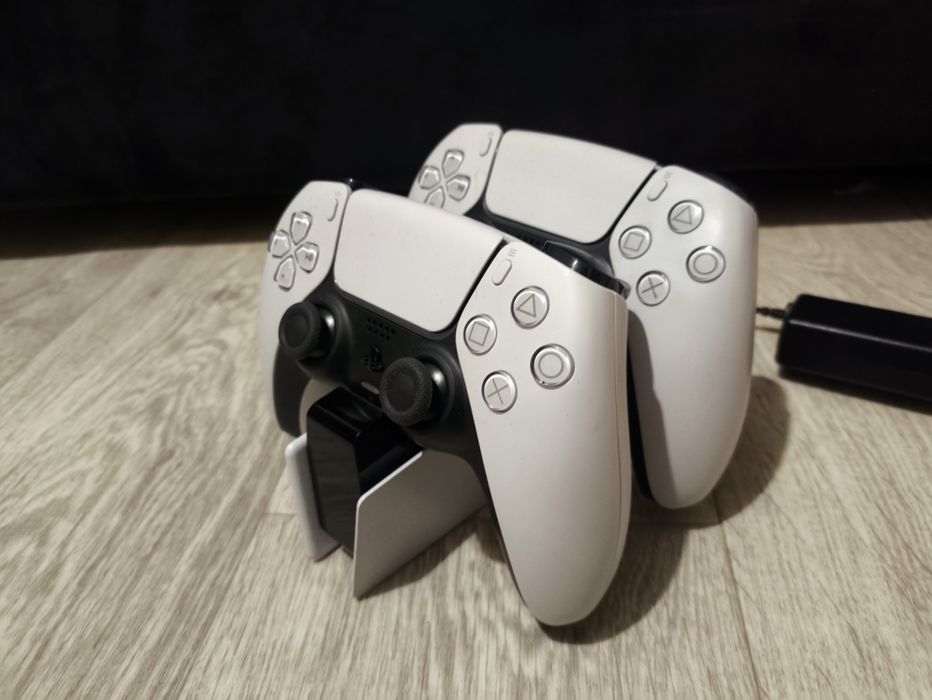 Пс5, 2 джойстика, 2 игры