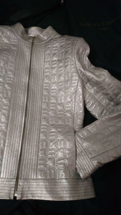 Scurta piele/matase,designer St John , culoare argintie,marime S.