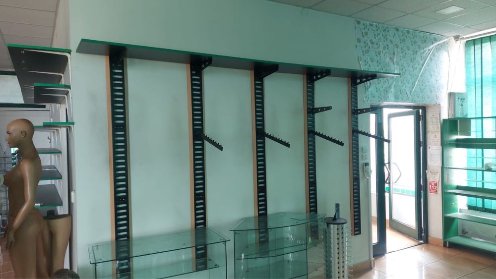 Vand mobilier magazin