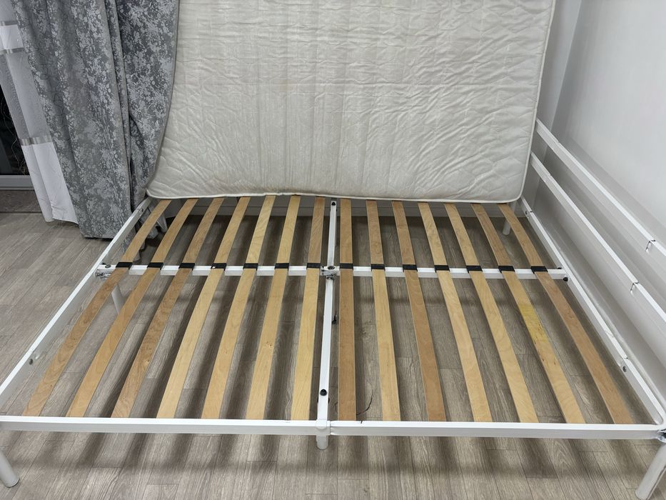 Продам кровать вместе с матрасом