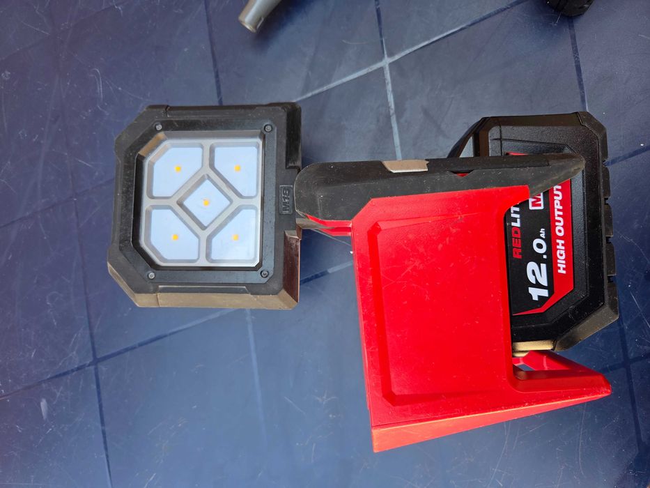 Акумулаторен Лед Прожектор Milwaukee M18 PAL 18V 12.0 Ah Батерия