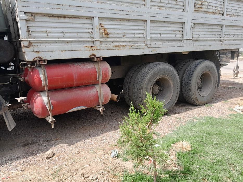 Продаётся грузовая машина камаз,на ходу