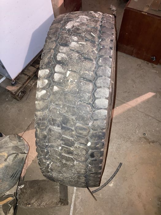 Покрышка от камаза 285/70/19.5