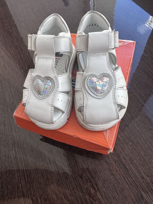 Продам сандали Tiflani