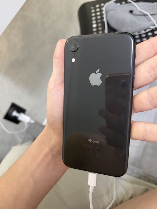 iPhone XR 64gb продам