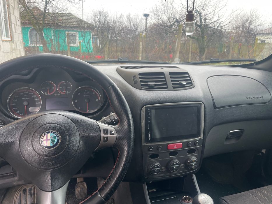 Vând Alfa Romeo 147