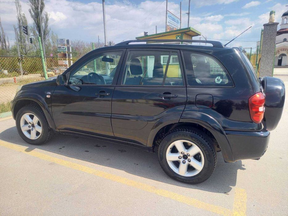 продавам Toyota Rav4