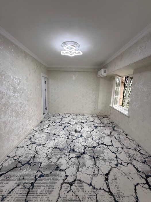 Своя! Юнусабад-4, «30-дом» Автосалон, 2/3/4, кирпич, 52м2, сред ремонт