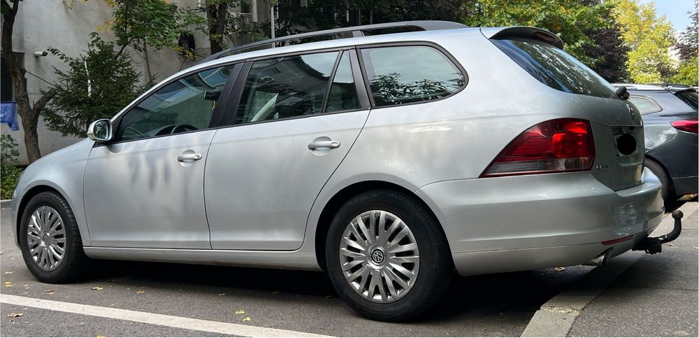 Volkswagen Golf 6 1.6 TDI, Variant, anul 2010