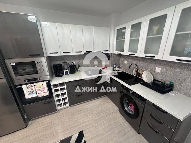 Продава се Тристаен апартамент в Свети Влас - 7705 кв.м за 10 €/кв.м - Снимка #2