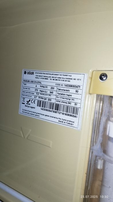 Продаеться холодильник витрина UGUR