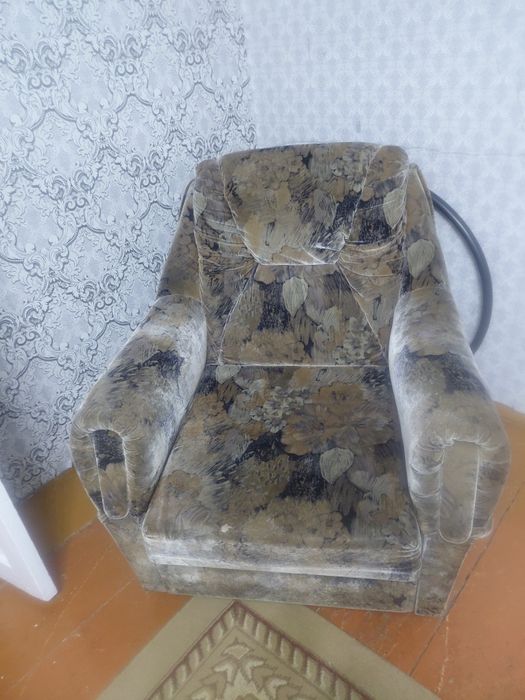 Диван с двумя креслами