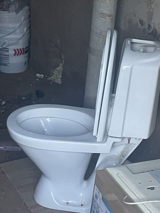 Продам унитаз б/у в хорошем состояний