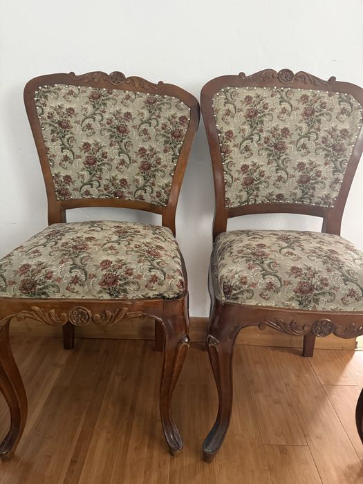 Titlu: Set 2 scaune vintage stil Madrigal / Baroc – Lemn masiv, stare foarte bună