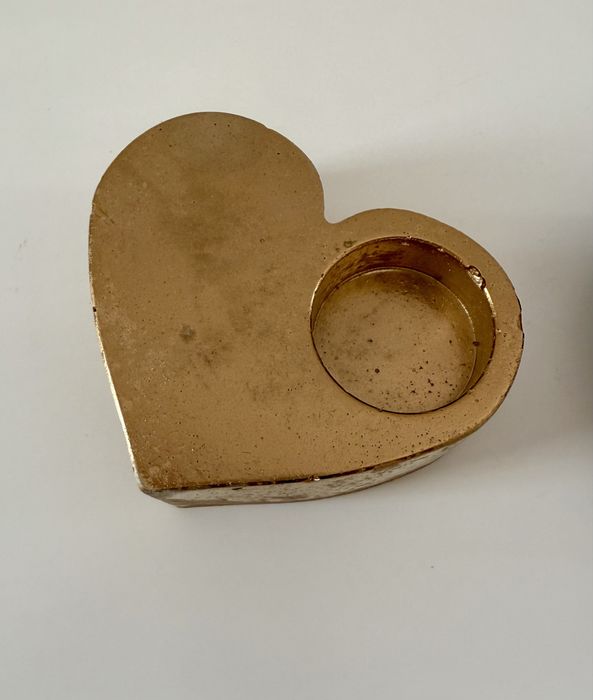 Ръчно изработен свещник “Сърце” – елегантност с послание