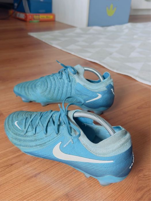 Бутонки Nike Phantom.