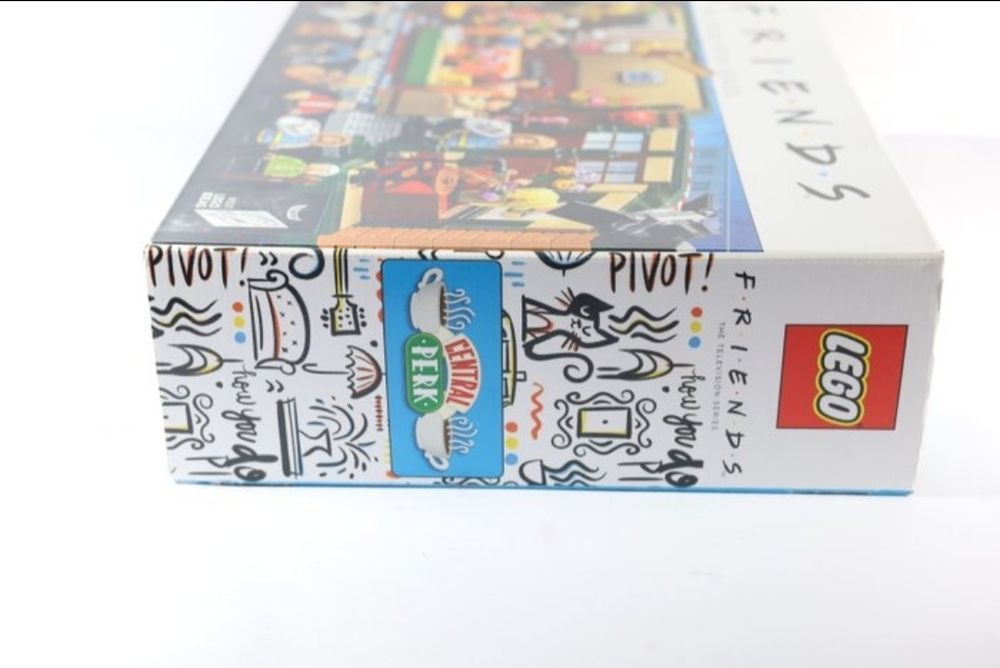 LEGO Ideas 21319 Friends Central Perk pentru 16+ Ani 1070buc