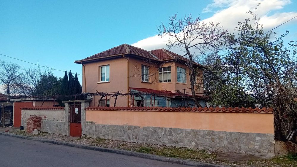Продавам 2 къщи в Катуница