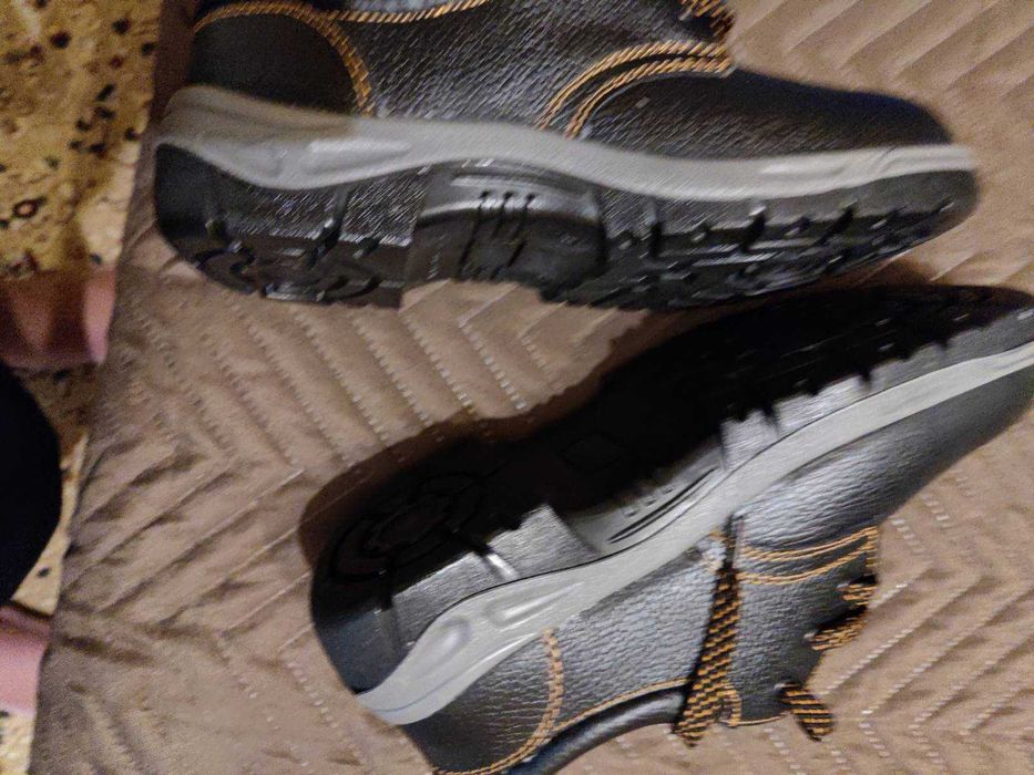 Работни обувки с бомбе