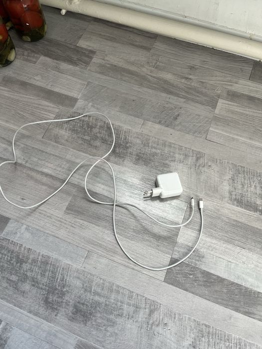 Макбук эйр 2020 ,  256 гигабайт core i3.