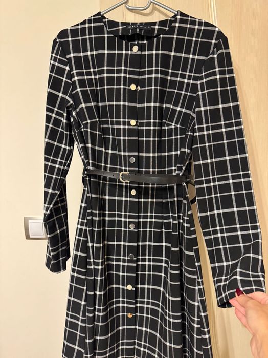 Дамска рокля  с колан на Mohito