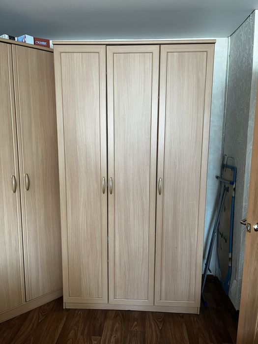 Продам большой шкаф