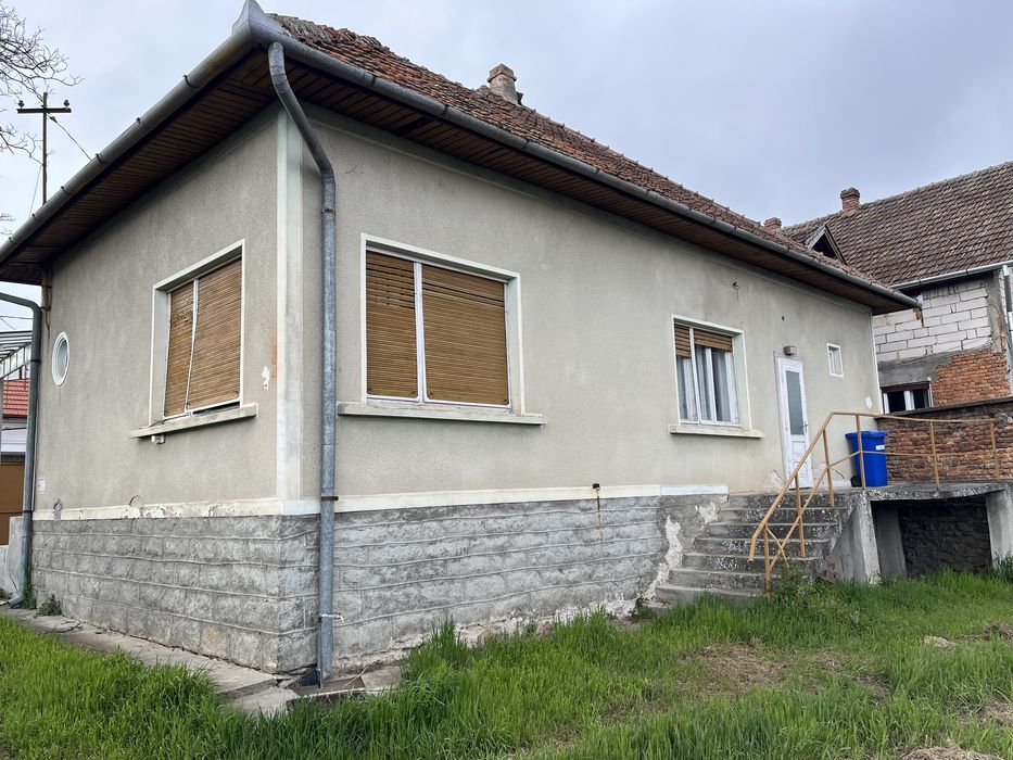 Casă de vânzare - central Beiuș!