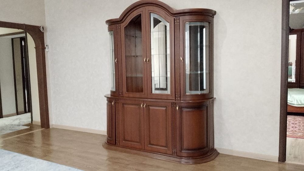 Сервант без одного стекла