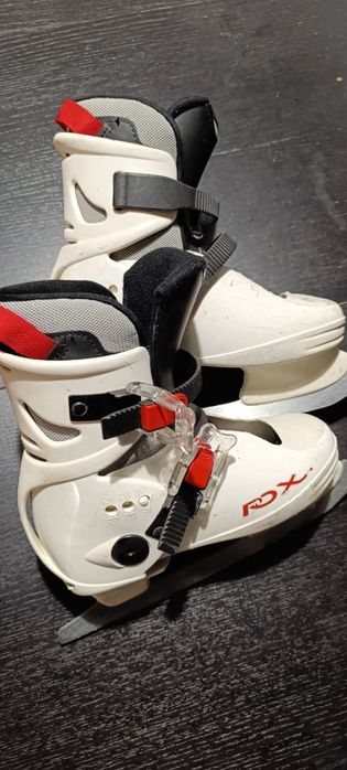 Vând patine copii cu mărimi ajustabile.