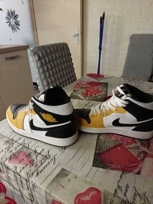 Продавам Джордан ки 41 номер от 300 на 150 лв