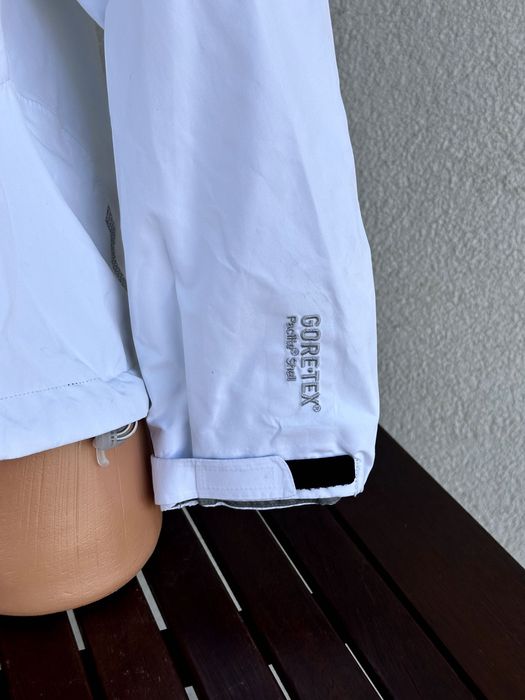 Дамско яке Adidas Gore-Tex Paclite® Shell - размер М, Отлично състояние
