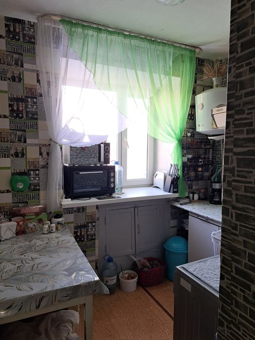 Продам  двух комнатную квартиру в центре  города Щучинска