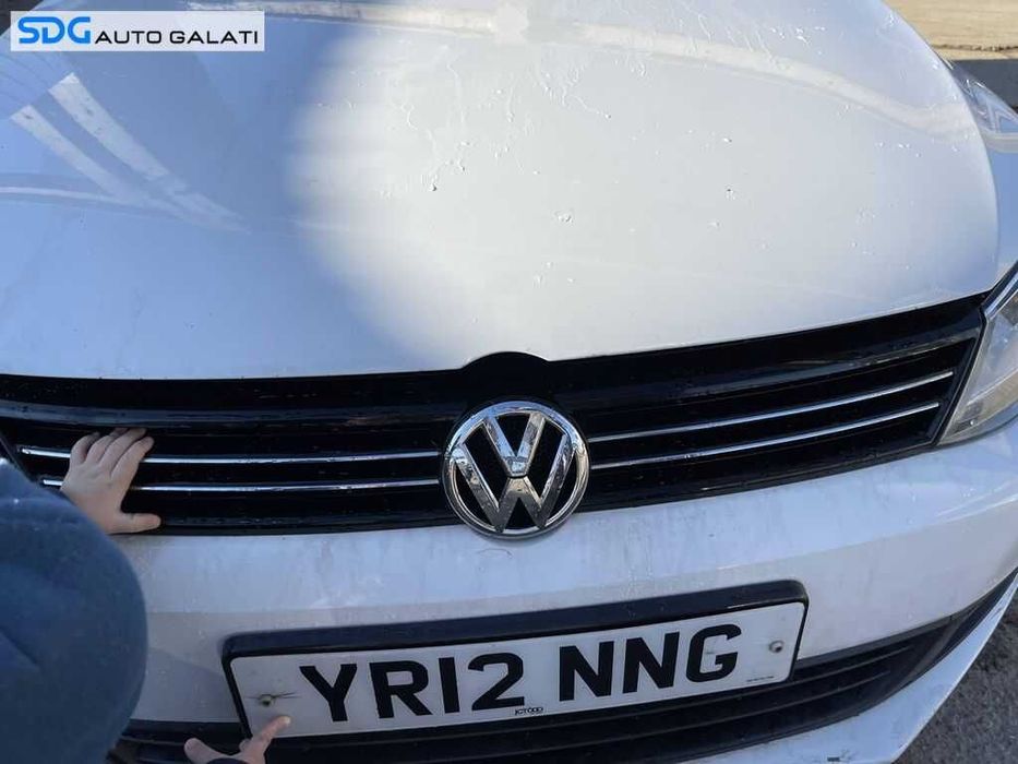 Grila cu Emblema Spoiler Bara Fata VW Jetta 4 2011 - 2014